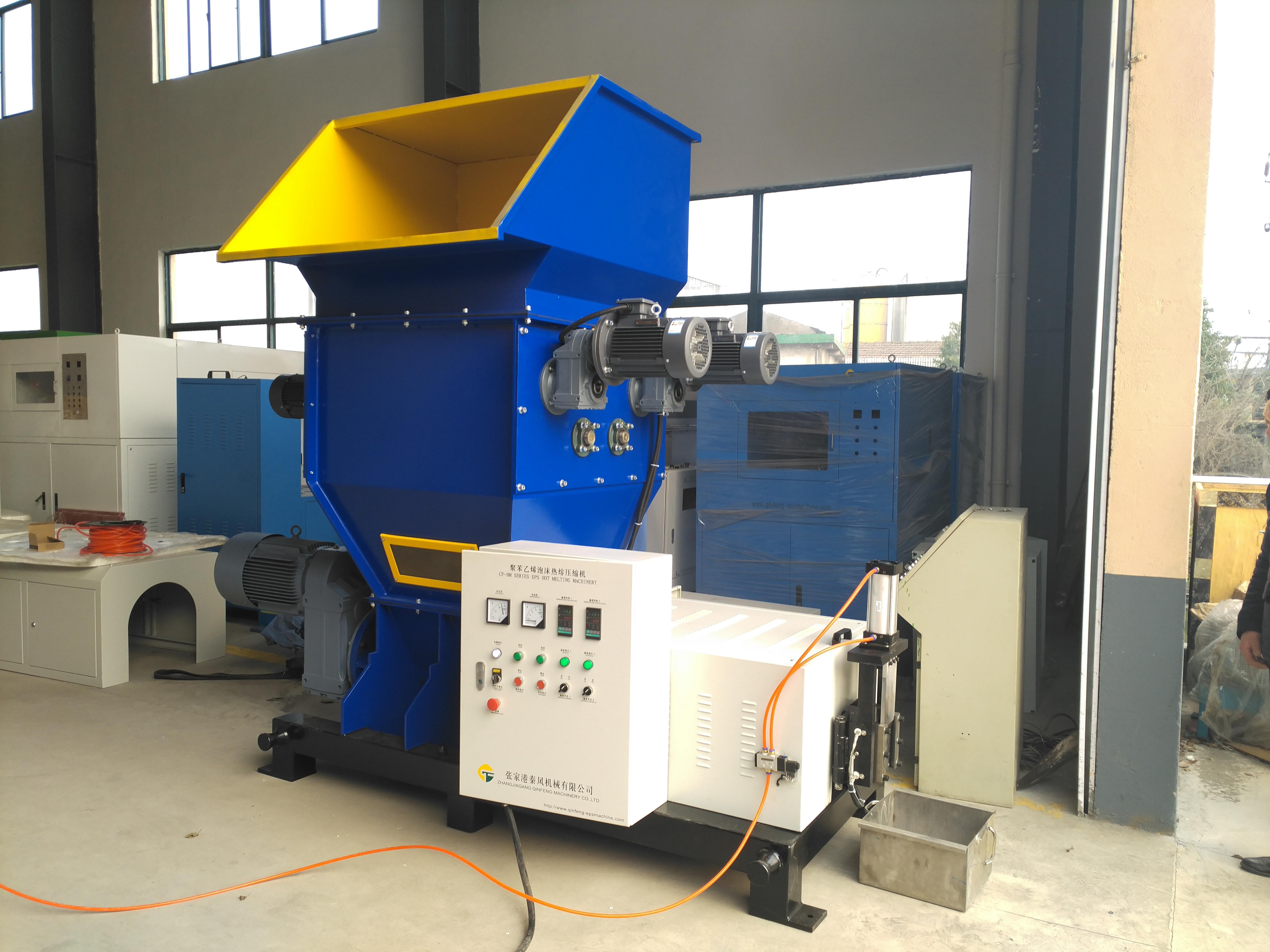 v88体育qcom生产的泡沫热熔机的优点