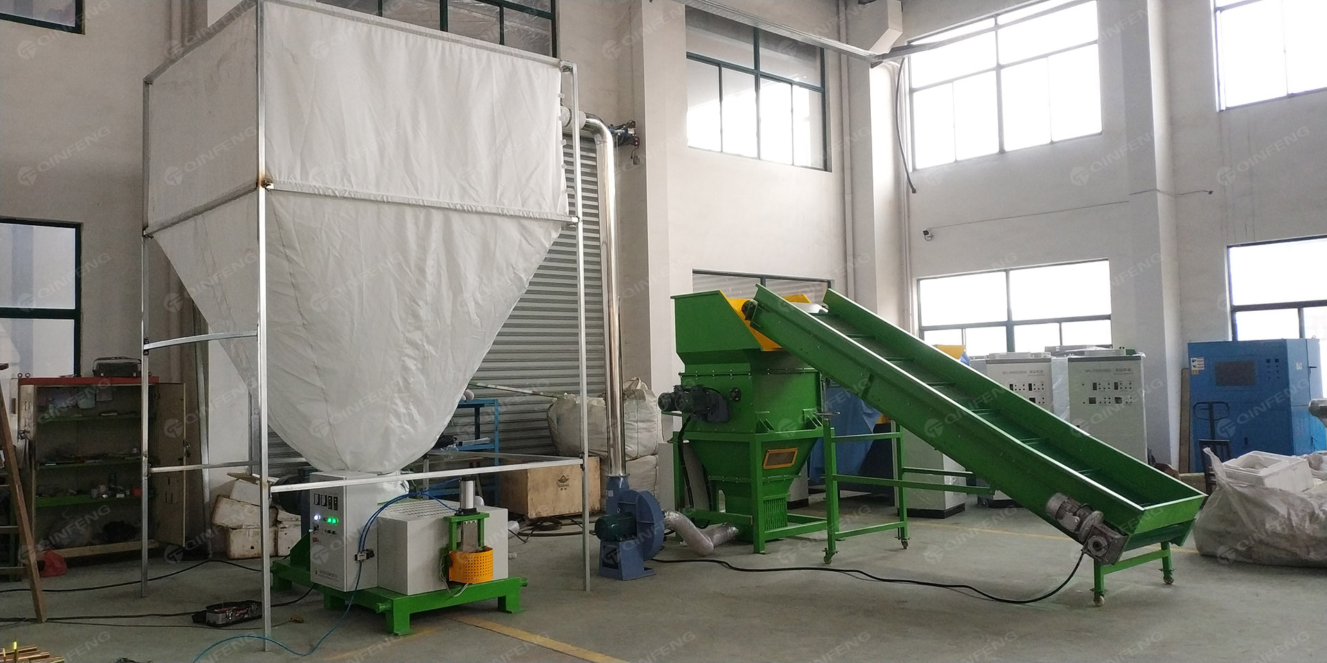 使用秦风的机器回收泡沫海鲜盒