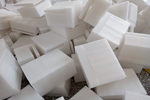 通过EPS压实机进行回收-社区废弃泡沫塑料回收